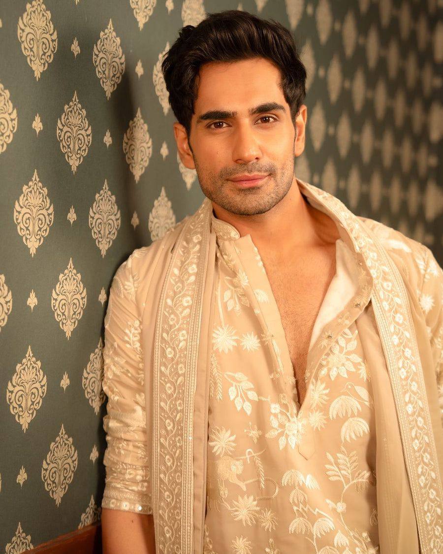 BEIGE KURTA SET WITH PANT AND DUPATTA - Image 3