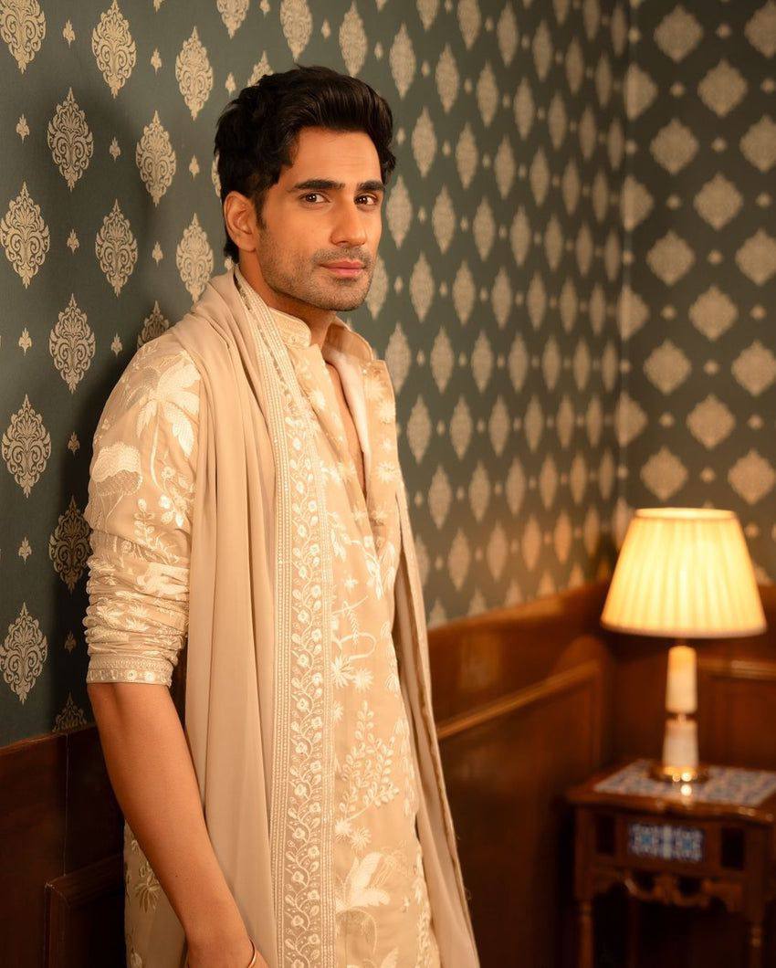 BEIGE KURTA SET WITH PANT AND DUPATTA - Image 4