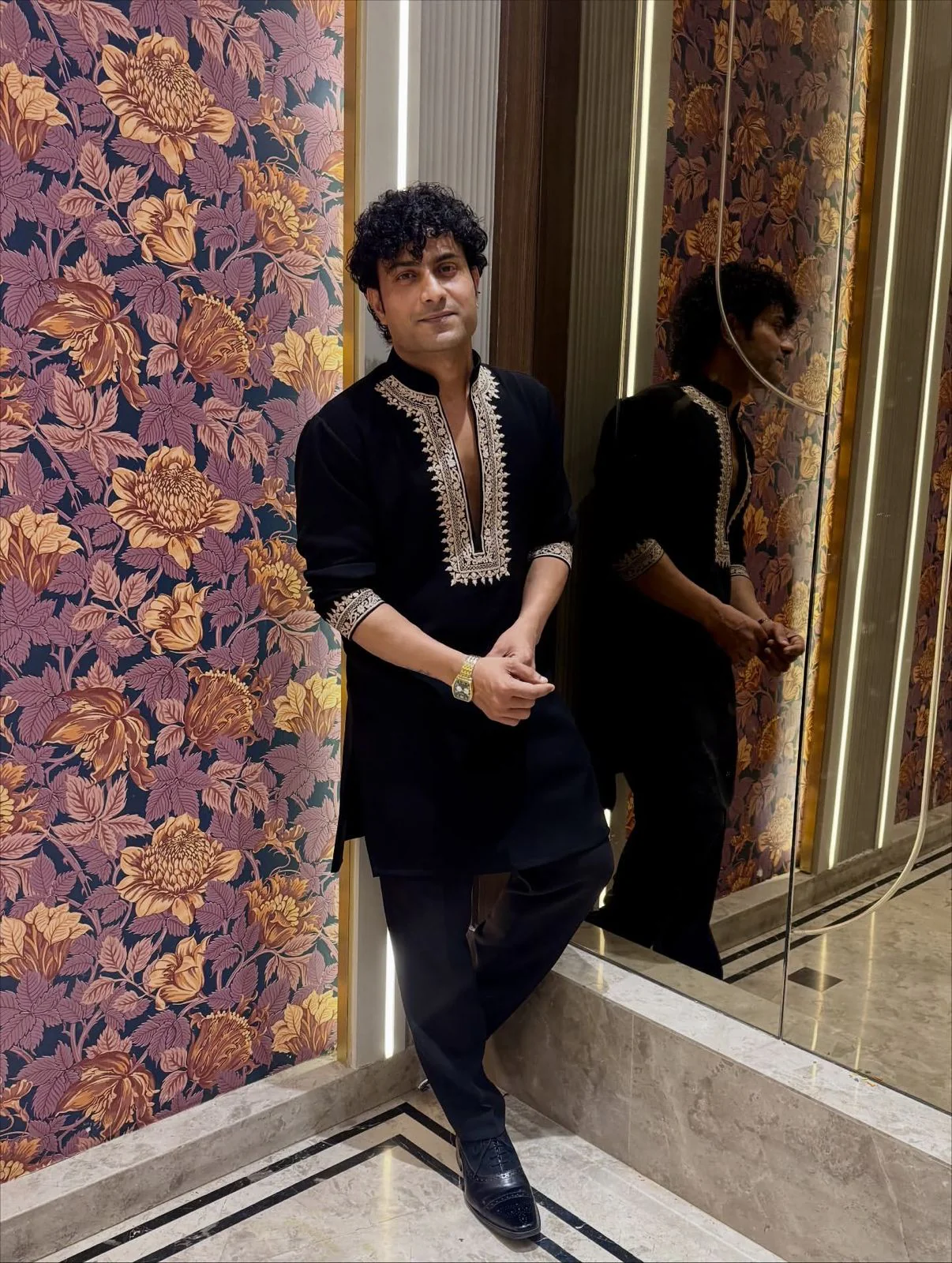 BLACK EMBROIDERED V NECK DESIGNER KURTA PAJAMA SET - Image 3