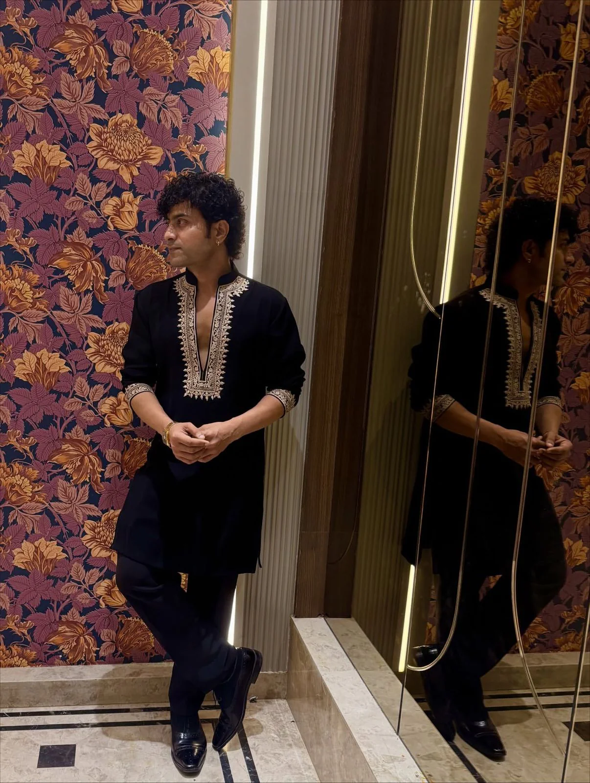 BLACK EMBROIDERED V NECK DESIGNER KURTA PAJAMA SET - Image 4