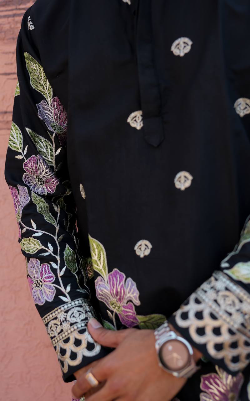 BLACK HEAVY FLORAL SEQUENCE EMBROIDERED KURTA WITH PAJAMA - Image 6