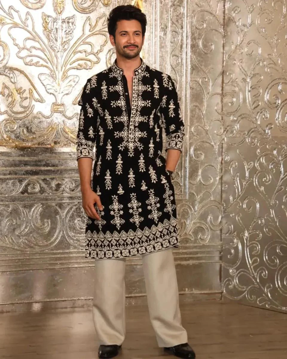 BLACK VELVAT KURTA With WHITE THERD EMBROIDERY KURTA PANT SET - Image 7