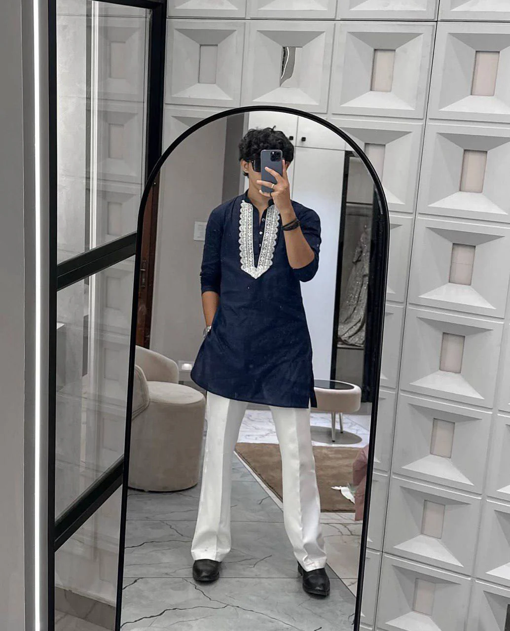 EMBROBLUE V NECK EMBROIDERED THRED KURTA WITH PAJAMA - Image 3