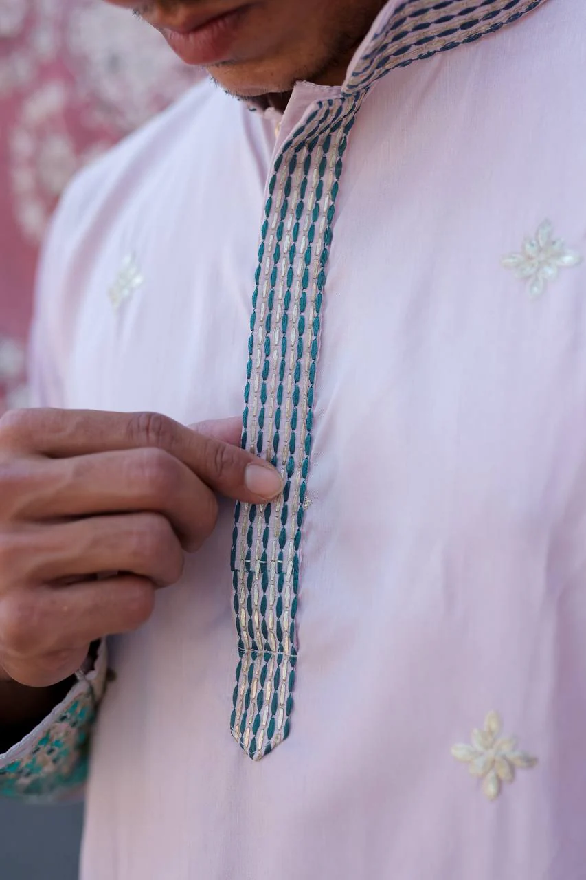 LIGHT PURPLE HEAVY PEACOCK EMBROIDERED KURTA WITH PAJAMA - Image 4