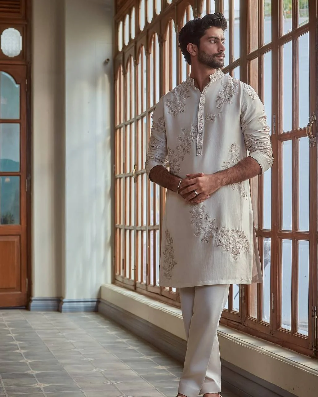 OFF WHITE BUTTA EMBROIDERED WORK KURTA PAJAMA SET - Image 3