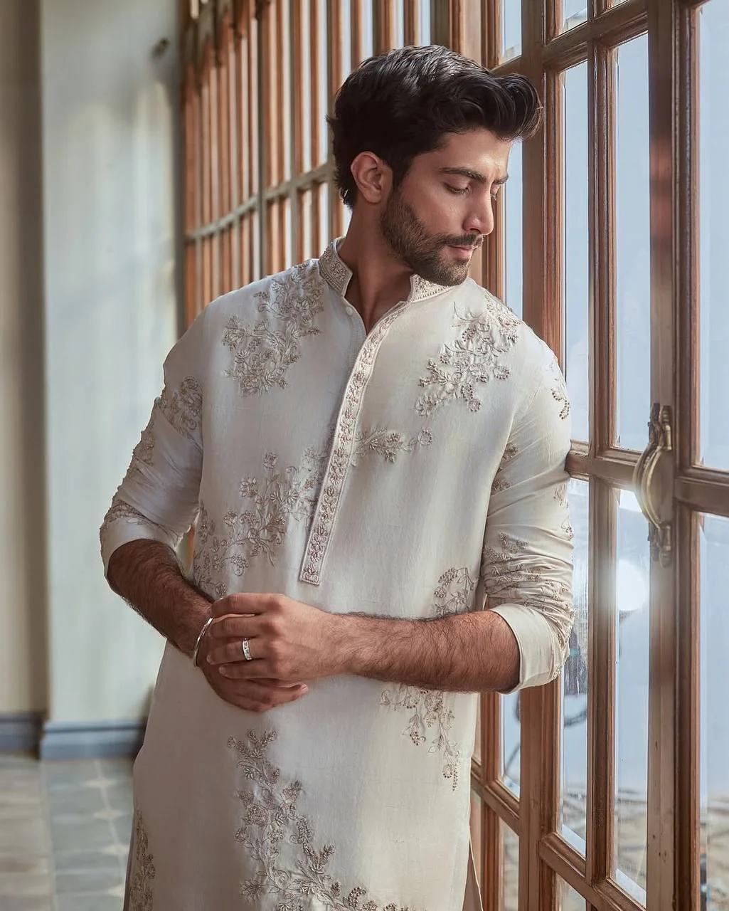 OFF WHITE BUTTA EMBROIDERED WORK KURTA PAJAMA SET - Image 4