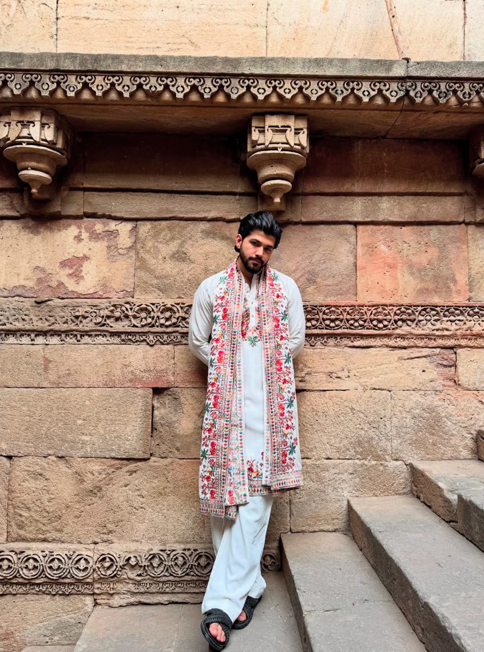 OFF WHITE HEAVY EMBROIDERED WORK KURTA PAJAMA AND DUPATTA SET FOR MEN'S - Image 3