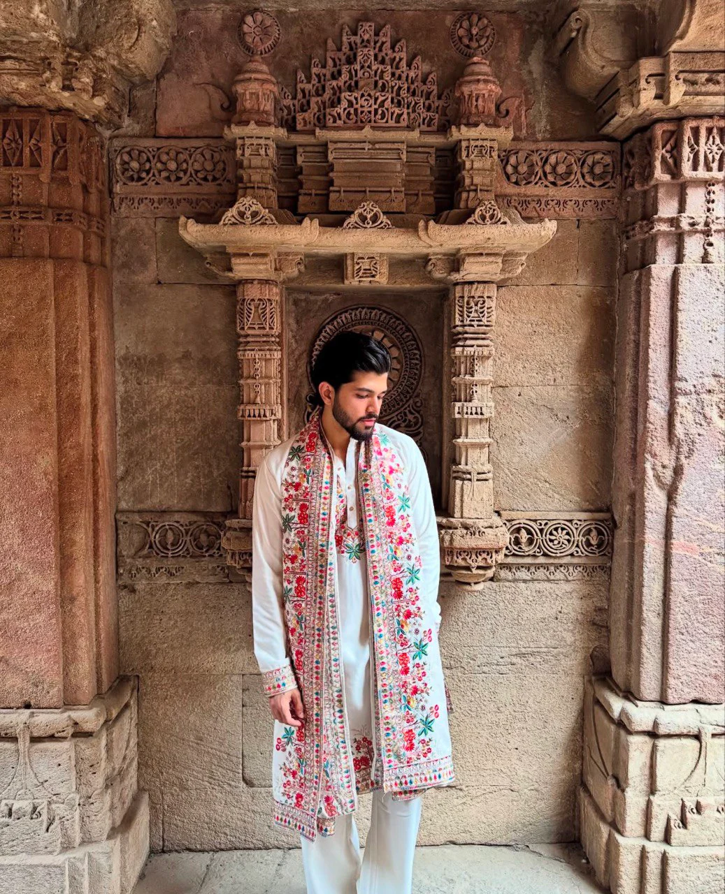 OFF WHITE HEAVY EMBROIDERED WORK KURTA PAJAMA AND DUPATTA SET FOR MEN'S - Image 5