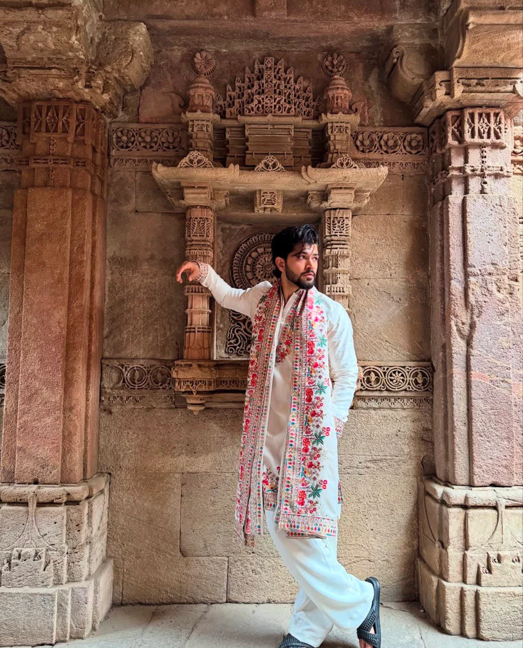 OFF WHITE HEAVY EMBROIDERED WORK KURTA PAJAMA AND DUPATTA SET FOR MEN'S - Image 6